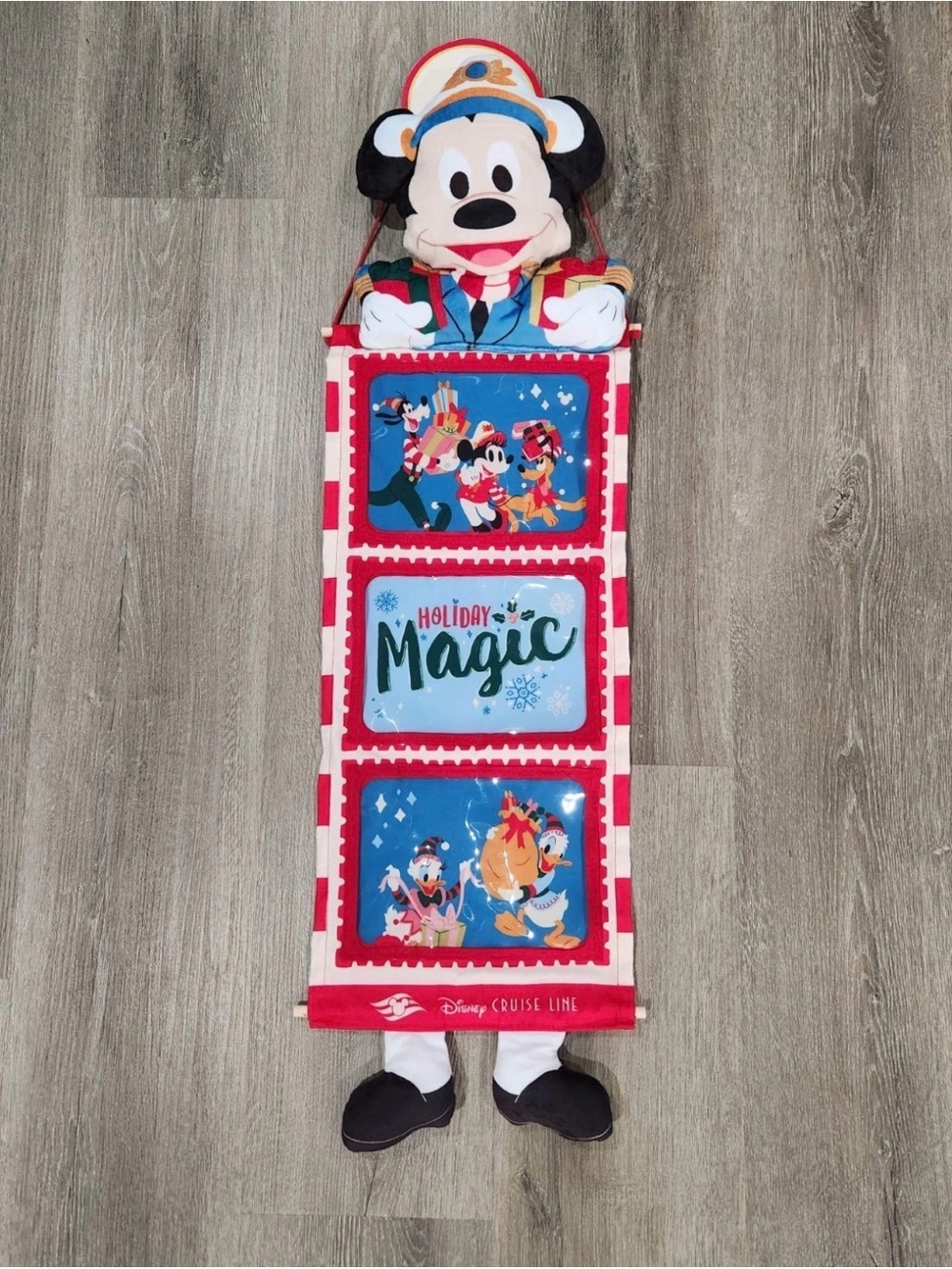 Disney Holiday Magic Mickey Hanging Organizer Fish Extender DCL